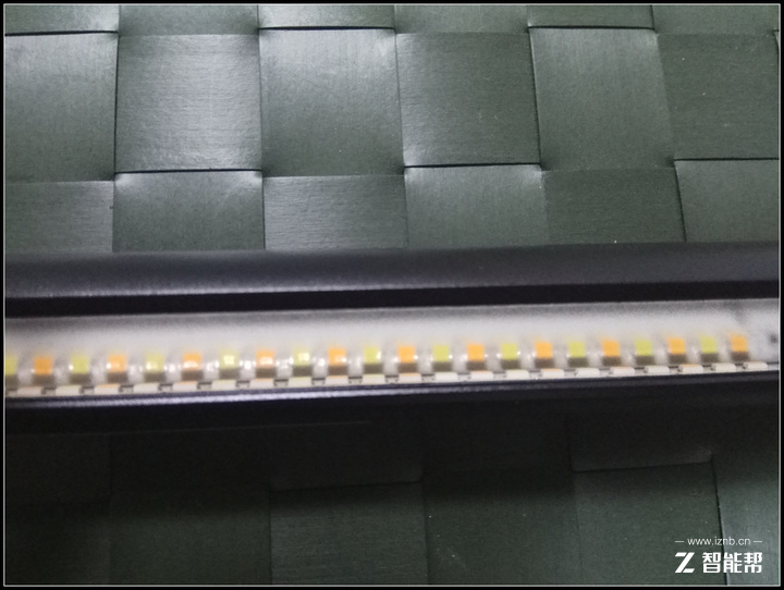 时尚有趣的智能阅读屏幕挂灯-BenQ ScreenBar